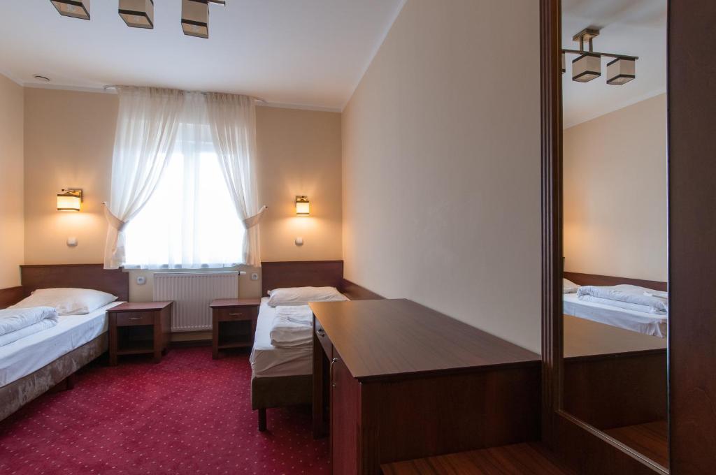 Hotel Grant Leszno  Extérieur photo