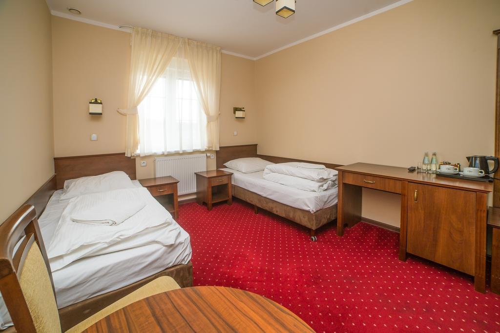 Hotel Grant Leszno  Extérieur photo
