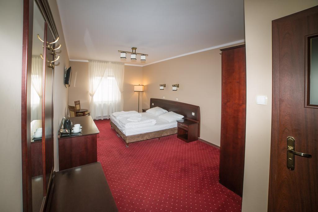 Hotel Grant Leszno  Extérieur photo