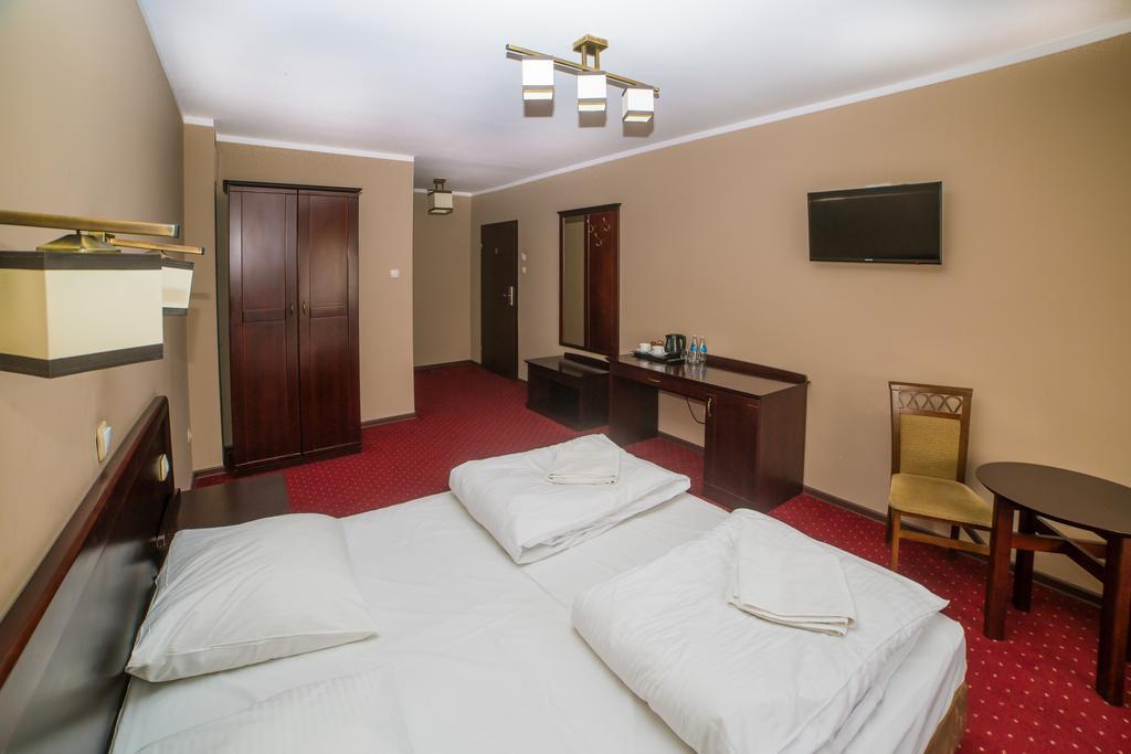 Hotel Grant Leszno  Extérieur photo
