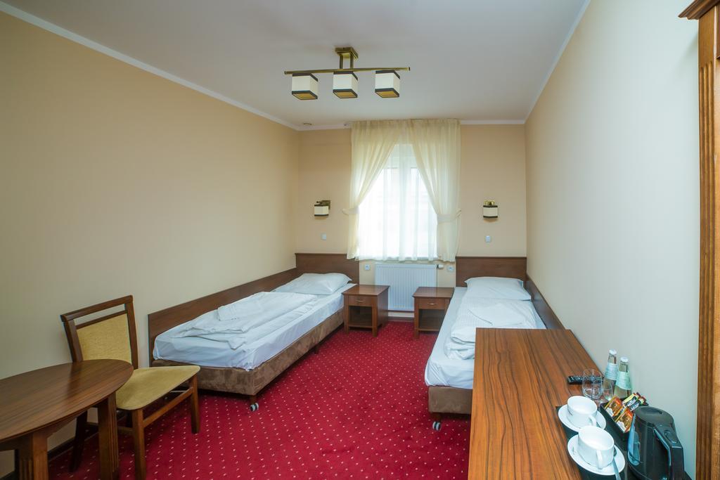 Hotel Grant Leszno  Extérieur photo
